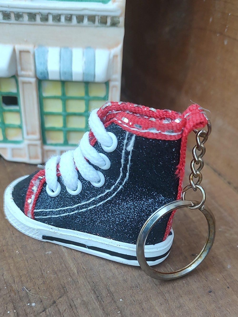 High-Top Sneaker Keychain - Black and Red - Picture 2 of 7